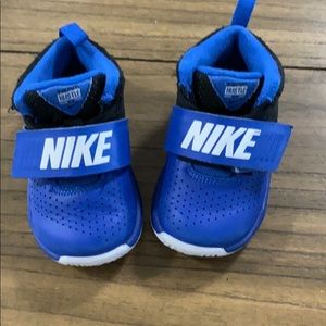 Toddler Nike running shoes size 6c